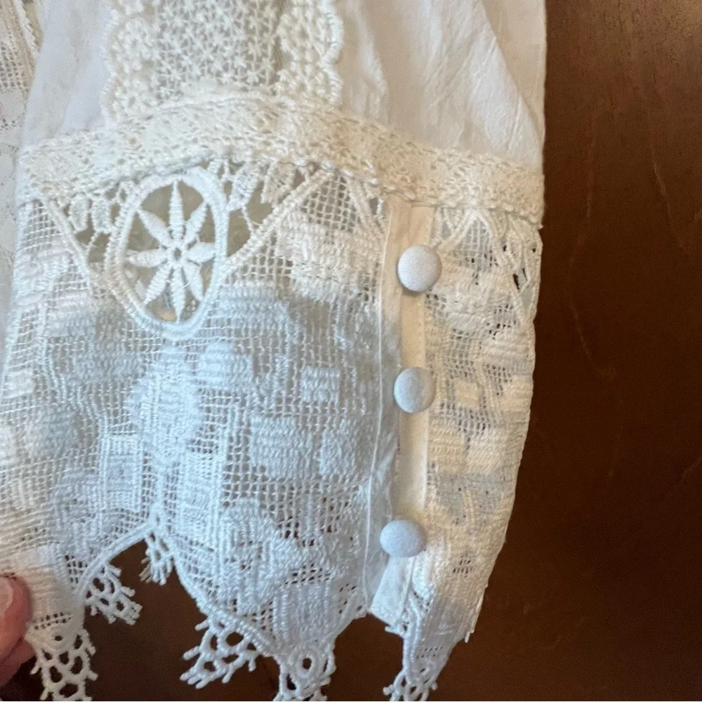 Soft Surroundings EUC Cream Lace Accent Top Medium - Picture 4 of 9